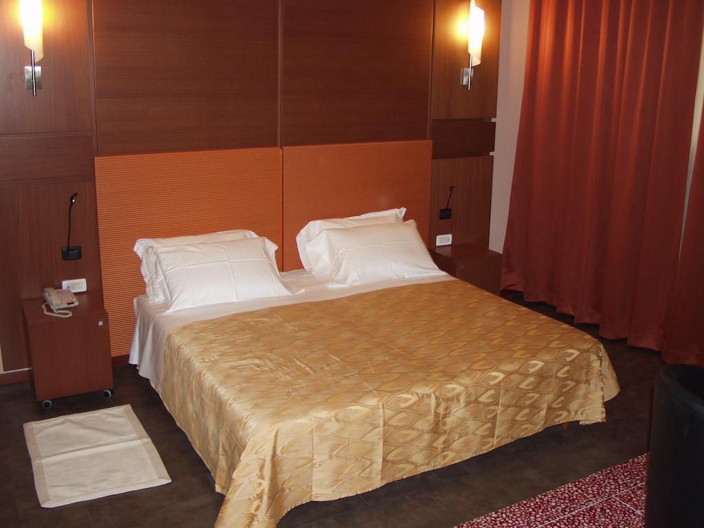 Hotel Mareschi Palace Новара Екстер'єр фото
