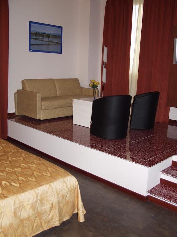 Hotel Mareschi Palace Новара Екстер'єр фото