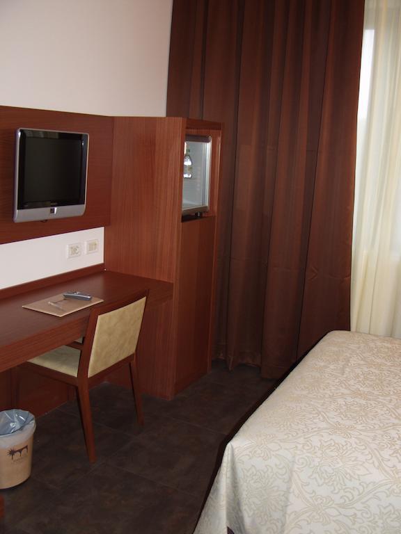 Hotel Mareschi Palace Новара Екстер'єр фото