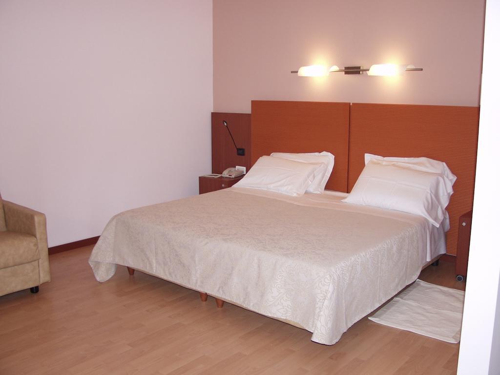 Hotel Mareschi Palace Новара Екстер'єр фото