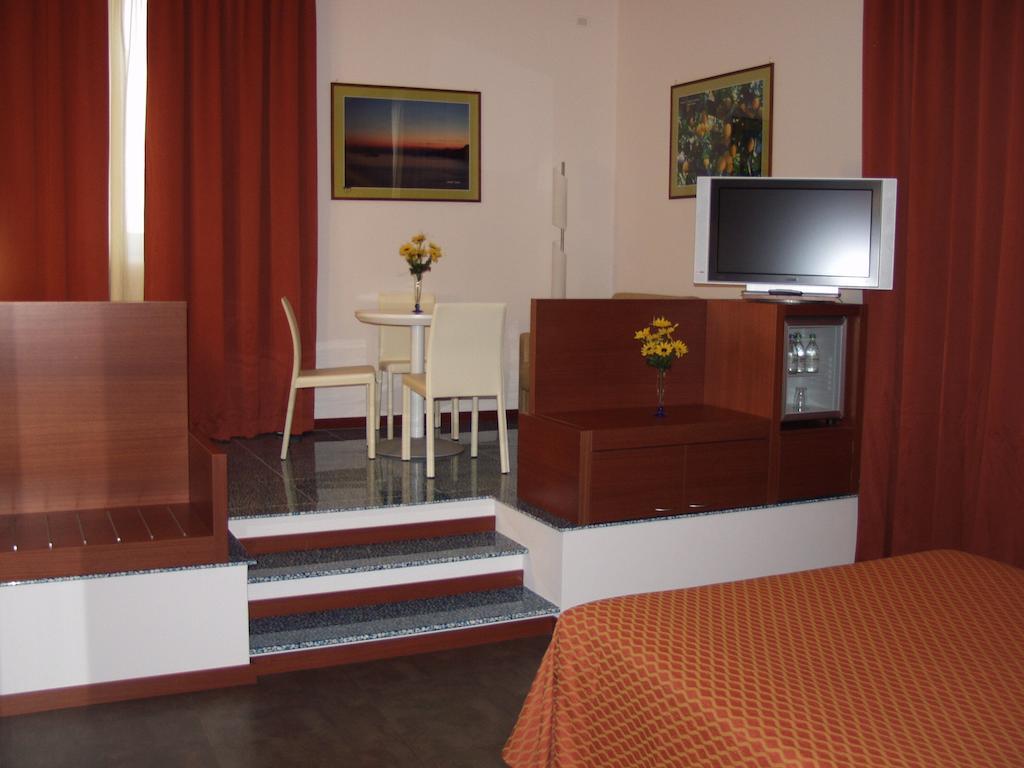 Hotel Mareschi Palace Новара Екстер'єр фото