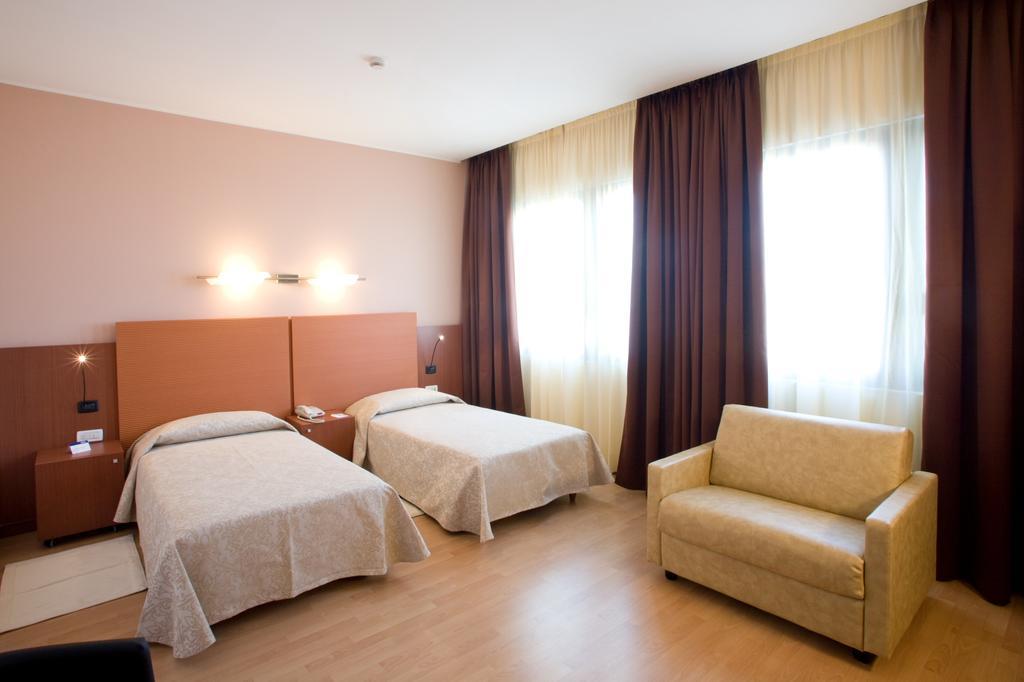 Hotel Mareschi Palace Новара Екстер'єр фото