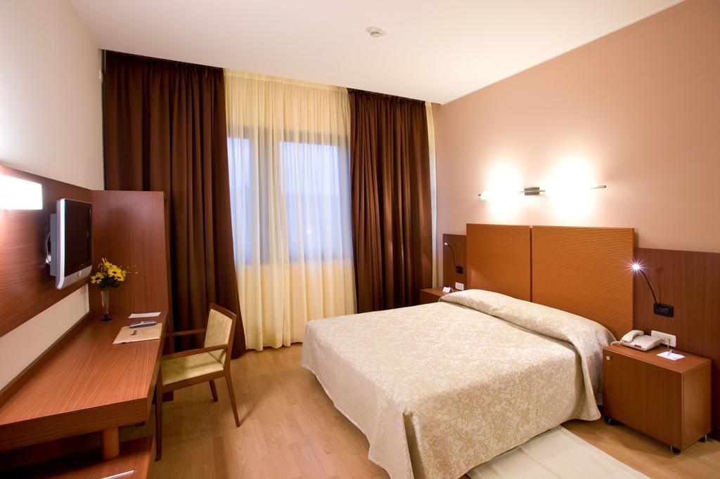 Hotel Mareschi Palace Новара Екстер'єр фото